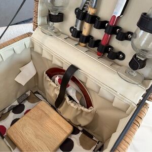 Picnic Time Yellowstone Deluxe Picnic Badket